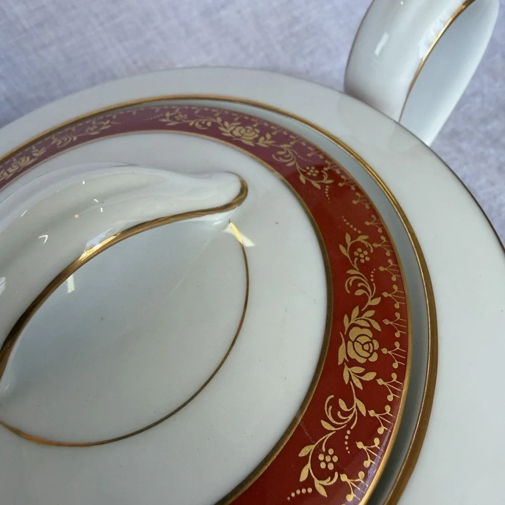MINT! Noritake Goldhill 6613 Teapot with Lid Vintage Fine Porcelain Maroon Gold